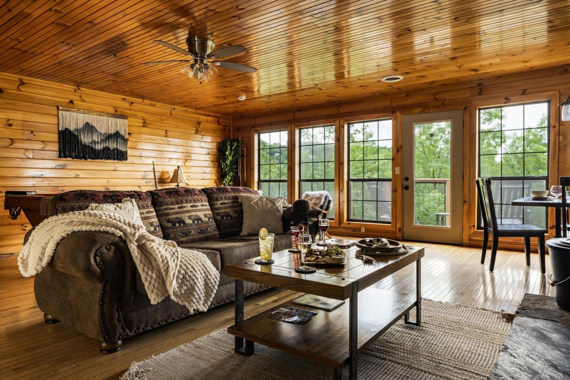 Elevista - Quaint&Private-Views-Hottub-Pooltable-Bears-3 Clubhouse Pools Villa Gatlinburg Exterior foto