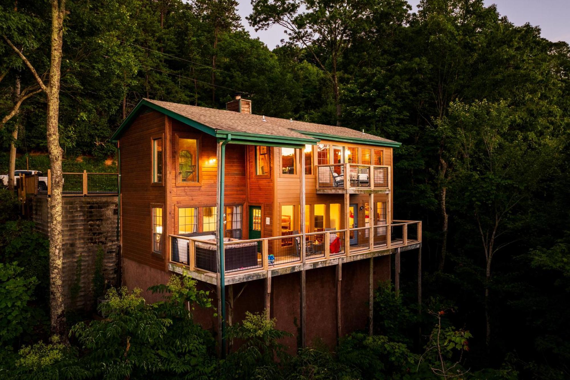 Elevista - Quaint&Private-Views-Hottub-Pooltable-Bears-3 Clubhouse Pools Villa Gatlinburg Exterior foto