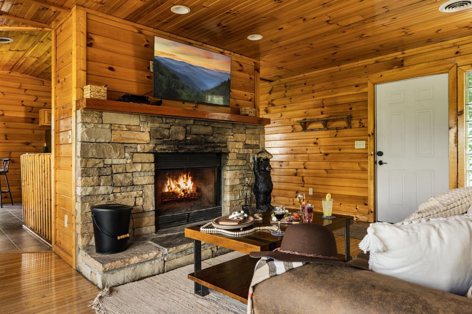 Elevista - Quaint&Private-Views-Hottub-Pooltable-Bears-3 Clubhouse Pools Villa Gatlinburg Exterior foto